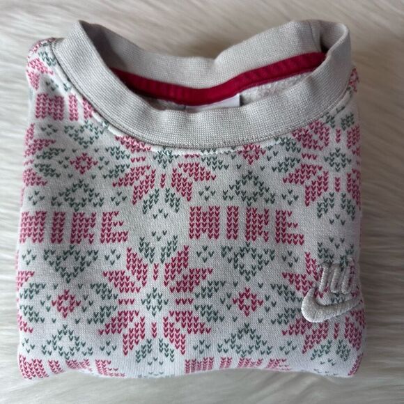 Nike Festive Sweatshirt Quilt Pattern Youth Size Medium - Picture 11 of 12